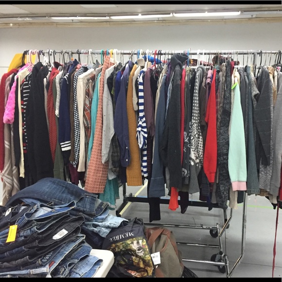 Meet your Posher, Mirta- NO-returns/exchange - Picture 3 of 8